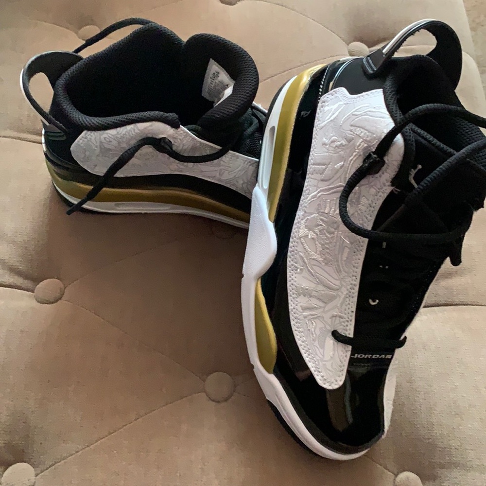 Jordan youth Sneakers
